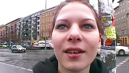 Telanjang Gina Monelli memiliki video ngenyot toket menyenangkan dengan minyak