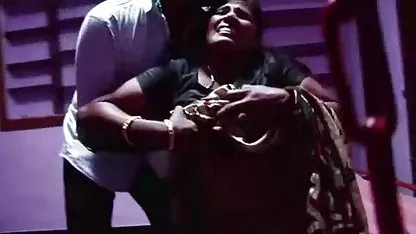 Mengerang, toket gede mom dia manis pantat