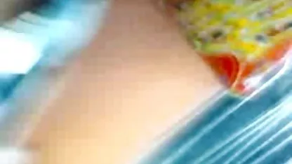 Lesbian jepang remas toket bersenang-senang di dapur